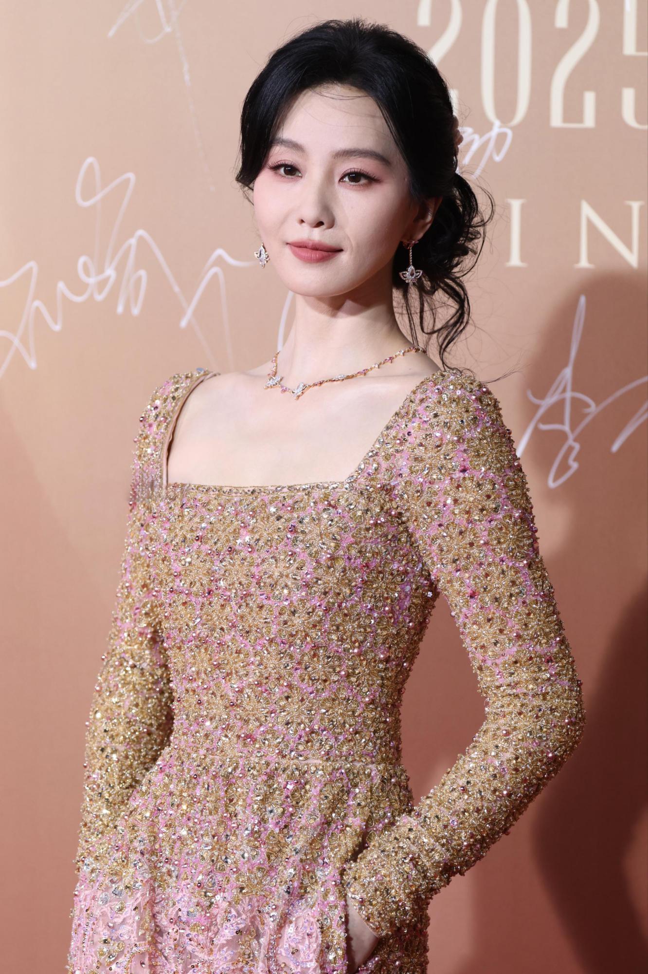 刘诗诗抹胸连身礼服上半身现场生图[5]